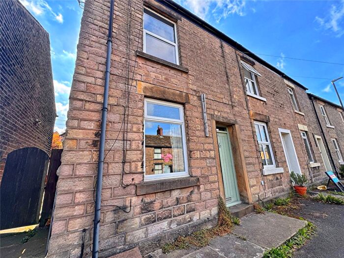 2 Bedroom End Of Terrace House For Sale In Glossop Road, Charlesworth, Glossop, Derbyshire, SK13