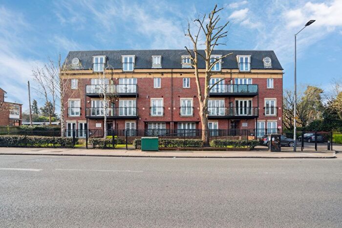 1 Bedroom Flat For Sale In Gray Court, Pinner, HA5