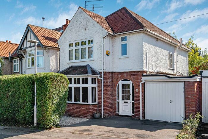 3 Bedroom Detached House For Sale In Highmoor Road, Caversham Heights, Reading, RG4