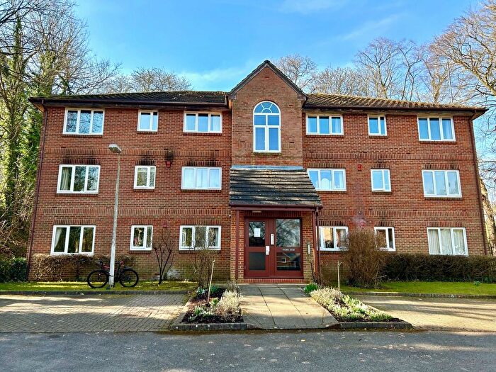 1 Bedroom Flat To Rent In Tilebarn Close, Henley-On-Thames, Oxfordshire, RG9