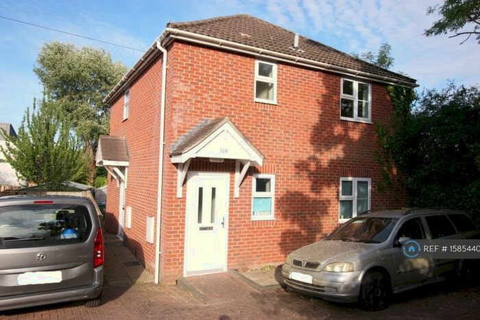 2 Bedroom Flat To Rent In Laburnum Road, Fareham, PO16