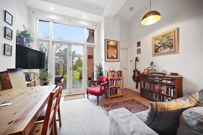 1 Bedroom Apartment To Rent In Walm Lane, Willesden Green, London, NW2