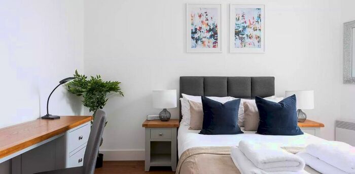 1 Bedroom Flat To Rent In Leinster Square, Bayswater, London, W2