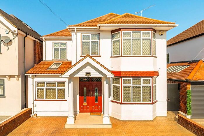 4 Bedroom Detached House For Sale In Shaftesbury Avenue, Southall, UB2