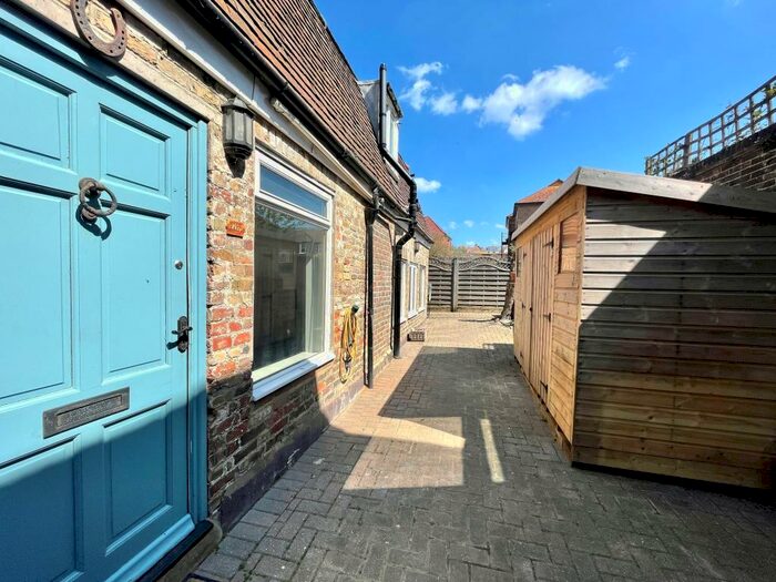 1 Bedroom Apartment To Rent In High Street, Rottingdean, BN2