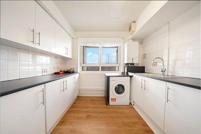 3 Bedroom Apartment To Rent In Priory Court, Walthamstow, E17