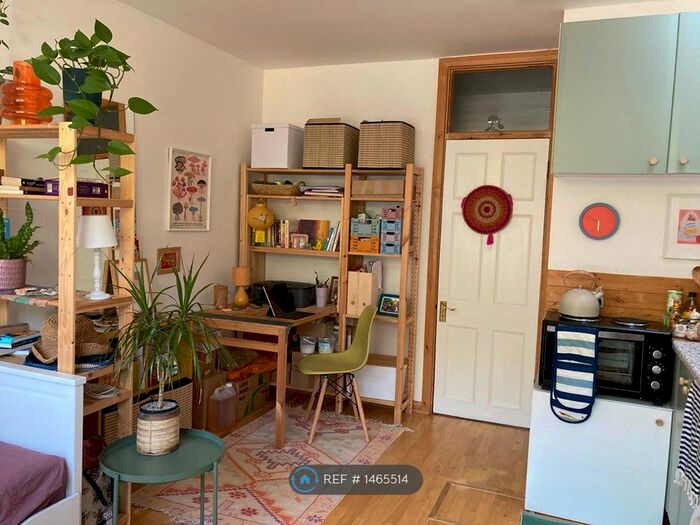 Studio To Rent In Freshfield Bank, Forest Row, RH18