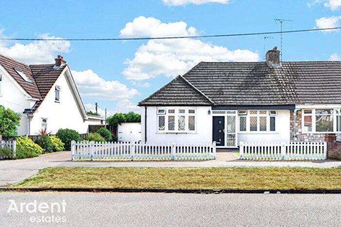 4 Bedroom Semi-Detached Bungalow For Sale In Bruce Grove, Wickford, SS11