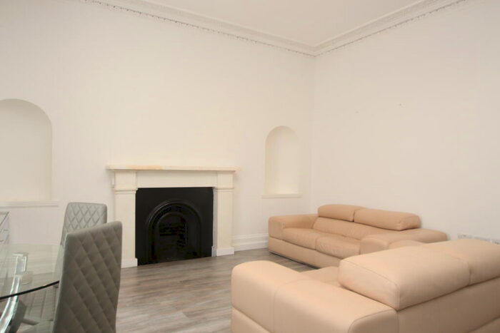 2 Bedroom Flat To Rent In Viewfield Place, Stirling, FK8