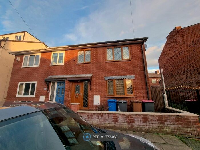 3 Bedroom Semi-Detached House To Rent In Cheetham Road, Swinton, Manchester, M27