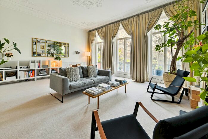 3 Bedroom Flat To Rent In Redcliffe Square, London, SW10