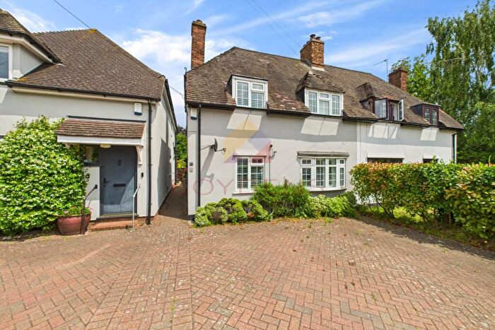 3 Bedroom Semi-Detached House For Sale In Fordson Road Chelmsford, CM2