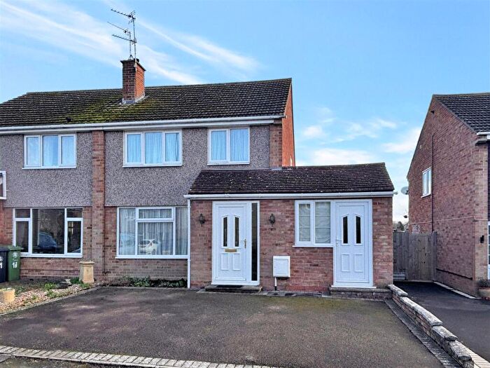 3 Bedroom Semi-Detached House For Sale In Ash Tree Close, Wellesbourne, CV35