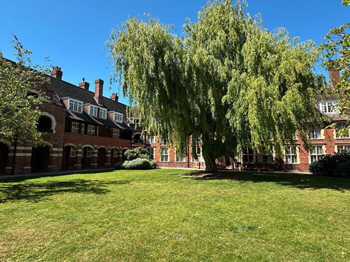 3 Bedroom Flat For Sale In Meadway Court, Hampstead Garden Suburb, NW11