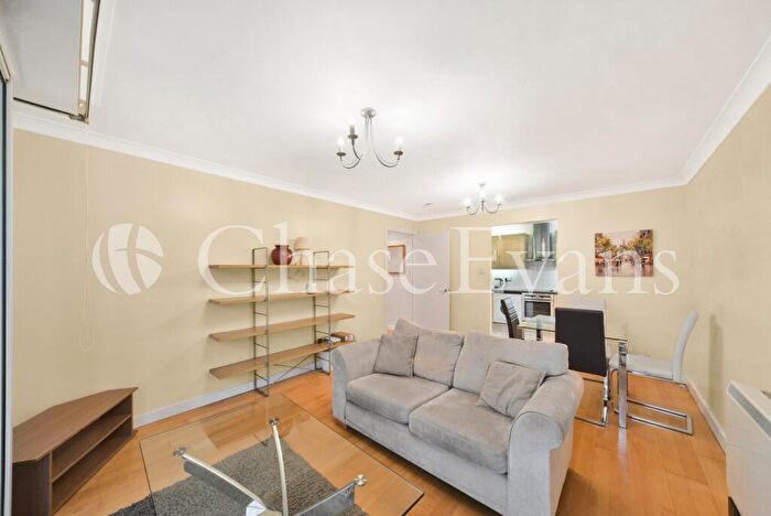 2 Bedroom Flat To Rent In Boardwalk Place, Canary Wharf, London, E14