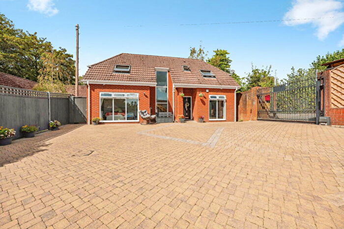 4 Bedroom Detached Bungalow For Sale In Bay Close, Southampton, SO19