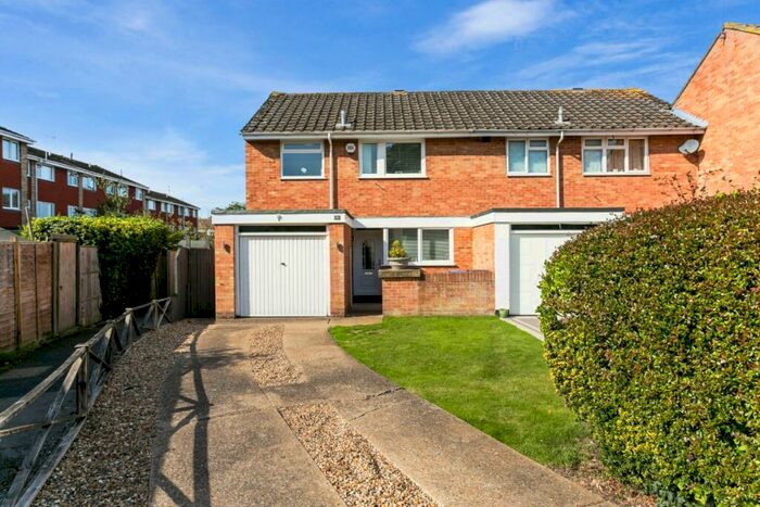 3 Bedroom End Of Terrace House To Rent In Birch Grove Windsor, SL4