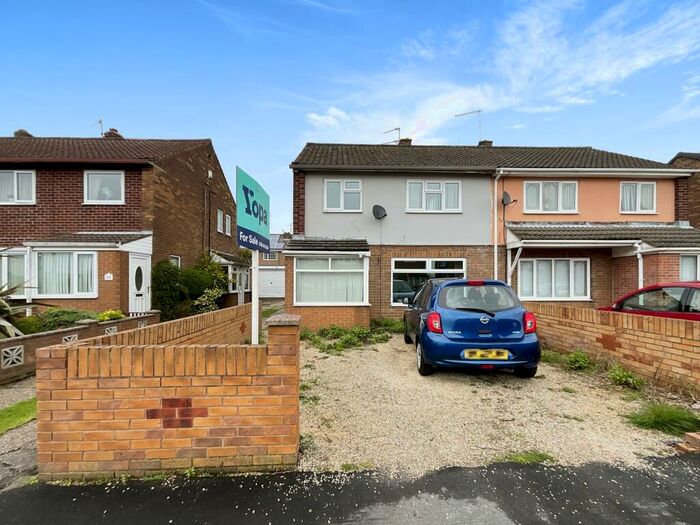 3 Bedroom Semi-Detached House For Sale In Cherry Grove, Conisbrough, Doncaster, DN12