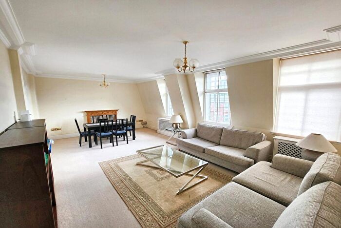 3 Bedroom Apartment To Rent In Chiltern Court, Baker Street, Marylebone, London, NW1