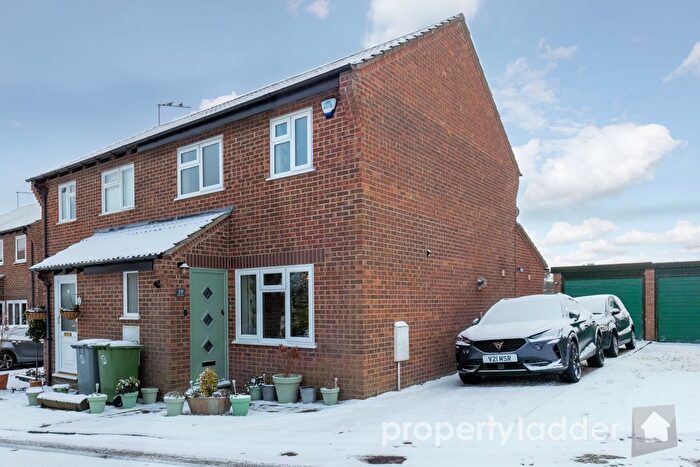 3 Bedroom Semi Detached House For Sale In Chittock Close, Spixworth, Norwich, NR10