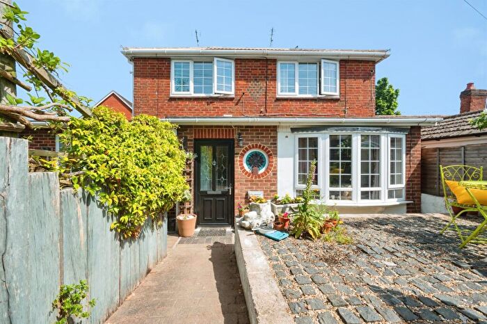 2 Bedroom Link Detached House For Sale In Manns Close, West End, Southampton, SO18