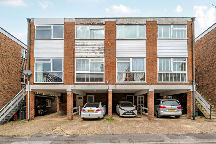 3 Bedroom Terraced House For Sale In Drummond Road, Guildford, GU1