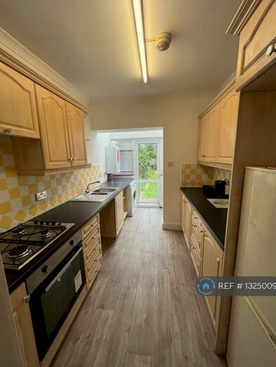 3 Bedroom Terraced House To Rent In Bishop Road, Chelmsford, CM1