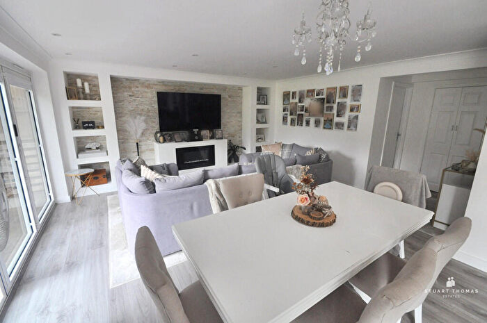 5 Bedroom Detached House For Sale In High Road, Hockley, SS5