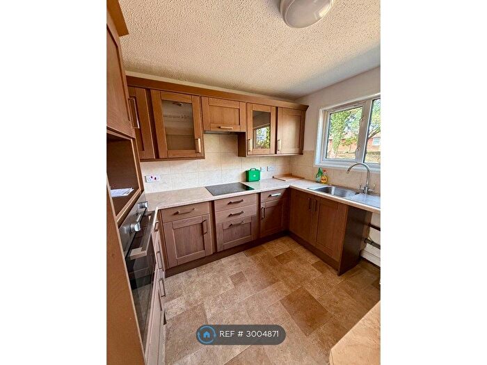 3 Bedroom Terraced House To Rent In Moorfield Square, Northampton, NN3