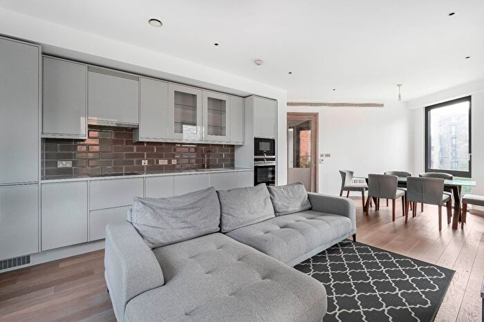 2 Bedroom Flat To Rent In Drapers Yard, London, SW18