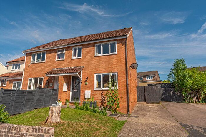 3 Bedroom Semi-Detached House For Sale In Waltwood Park Drive, Llanmartin, NP18