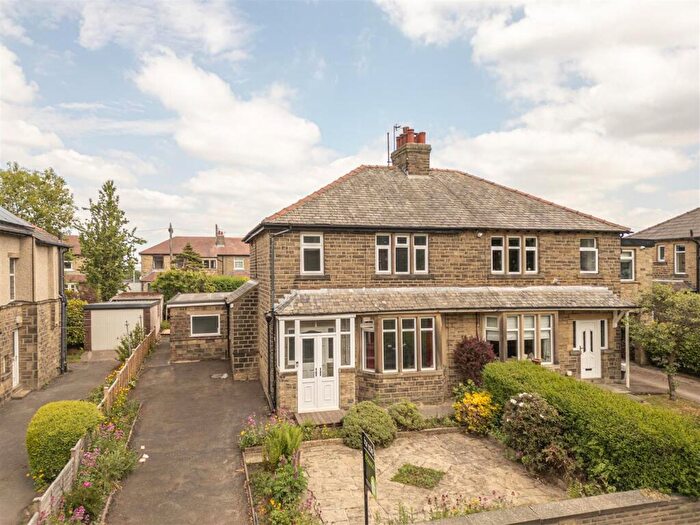 3 Bedroom Semi-Detached House For Sale In Hammerstones Road, Elland, HX5