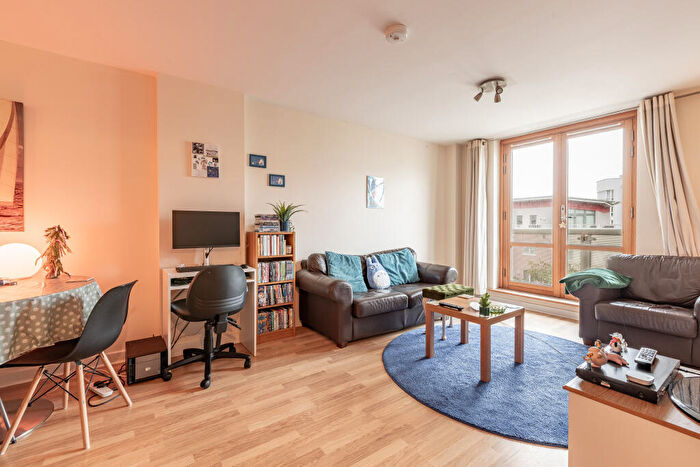 1 Bedroom Flat For Sale In The Crescent, Hannover Quay, Bristol, BS1