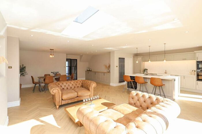 4 Bedroom Detached House For Sale In Bradway Road, Sheffield, S17