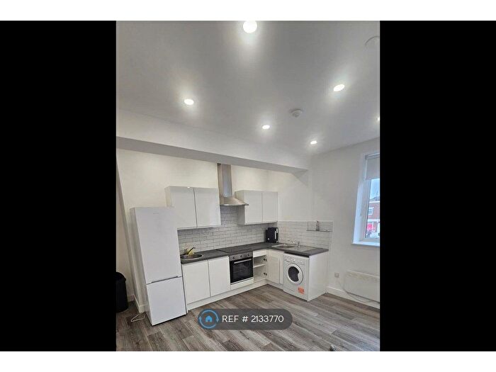 Studio To Rent In Stamford Hill, London, N16