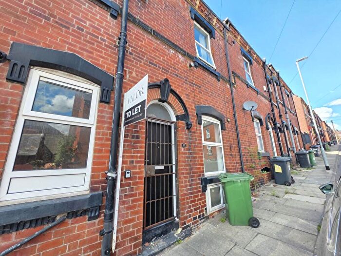 4 Bedroom House To Rent In Christopher Road, Woodhouse, Leeds, LS6