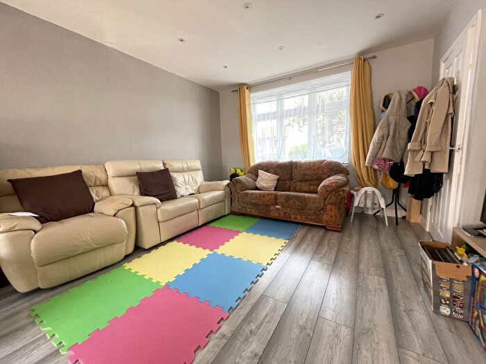 3 Bedroom Semi-Detached House To Rent In Muirfield Road, Watford, WD19