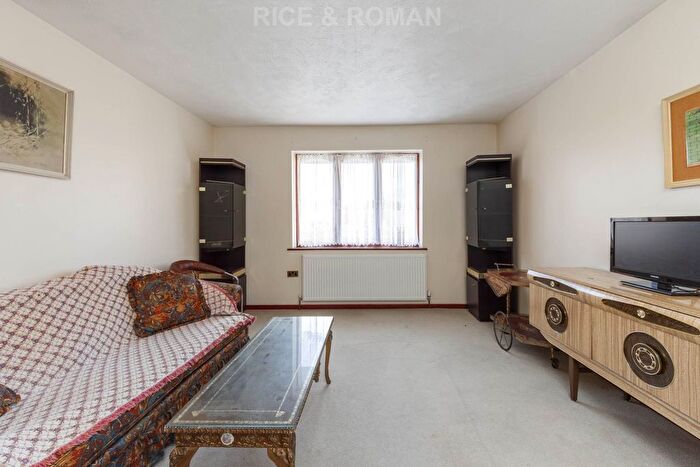 2 Bedroom Flat For Sale In Cloister House, Wimbledon, SW19