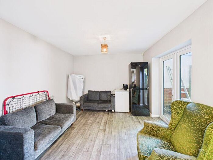 4 Bedroom Semi-Detached House To Rent In Newick Road, Brighton, BN1