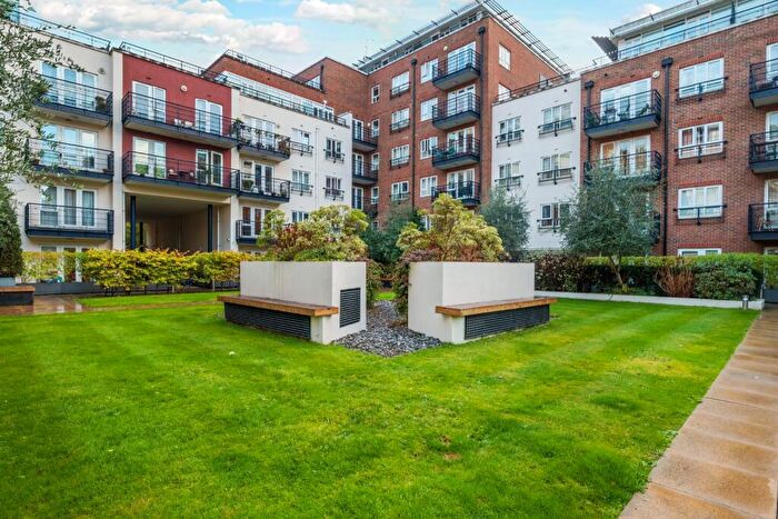 2 Bedroom Flat For Sale In Seven Kings Way, Kingston Upon Thames, Surrey, KT2