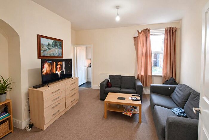 2 Bedroom Flat To Rent In Wingrove Avenue, Newcastle Upon Tyne, NE4