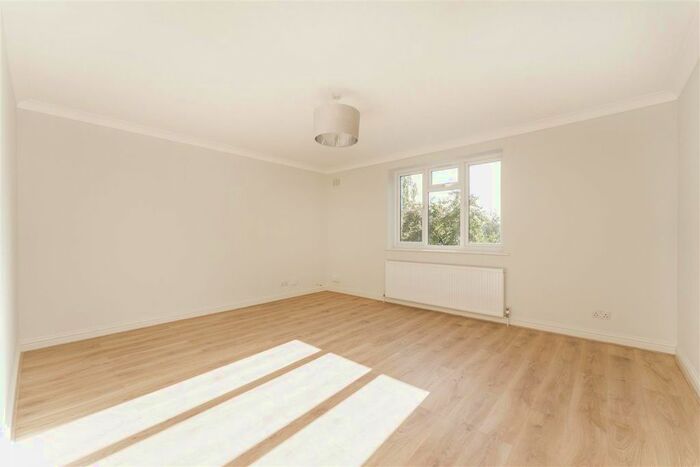 2 Bedroom Flat To Rent In Madeley Road, Ealing, W5