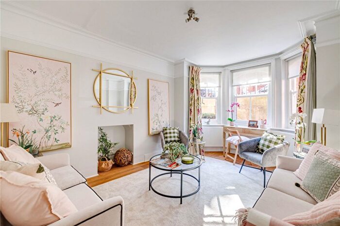3 Bedroom Flat For Sale In Queen's Club Gardens, London, W14
