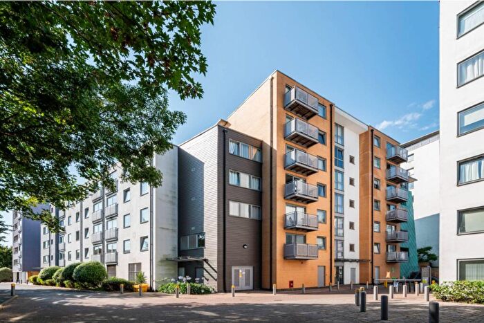2 Bedroom Flat To Rent In Arizona Building, Deals Gateway, London, SE13