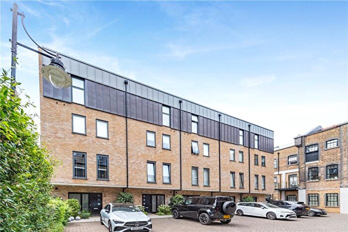 3 Bedroom Terraced House For Sale In Rainville Road, London, W6