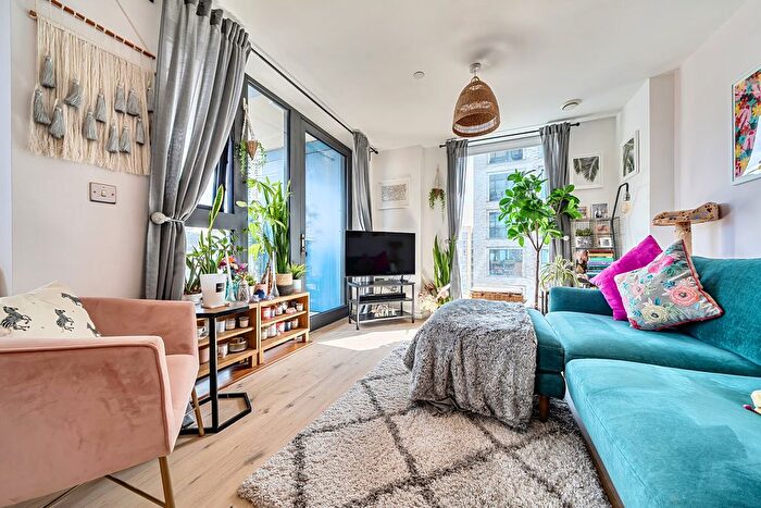 2 Bedroom Flat For Sale In Parkside Avenue, London, SE10