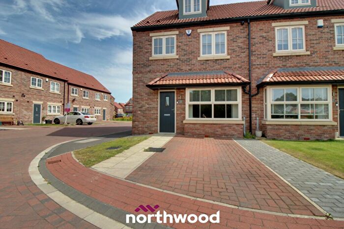 4 Bedroom Semi-Detached House For Sale In Wharf Crescent, Thorne, Doncaster, DN8