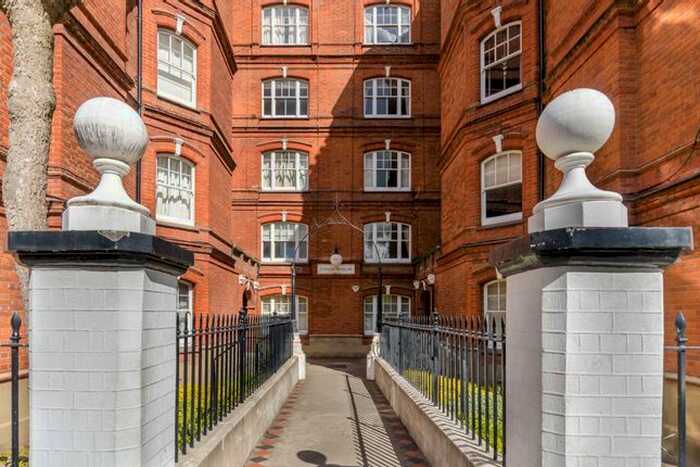 3 Bedroom Flat To Rent In Queens Club Gardens, Barons Court, London, W14