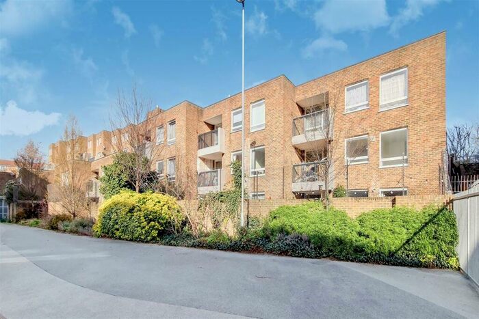 2 Bedroom Apartment To Rent In Rainhill Way, Bow, E3