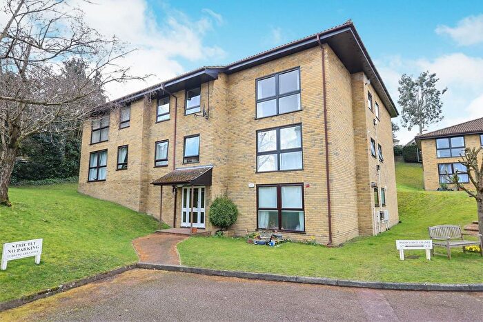 2 Bedroom Flat To Rent In Wood Lodge Grange, Sevenoaks, TN13